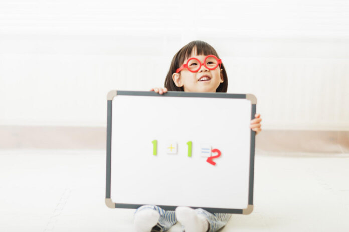 Jak wybrać odpowiedni typ tablicy do zabawy i nauki dla dziecka