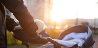 Jaki śpiworek do wózka dla noworodka